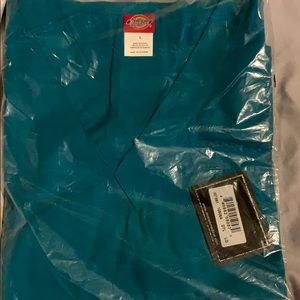 NWT Dickies Scrub top in teal.